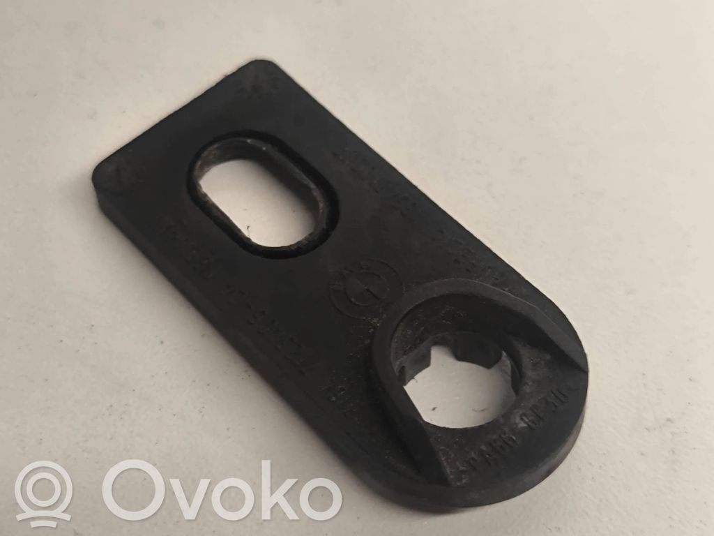 BMW 1 E81 E87 Radiator mount bracket 