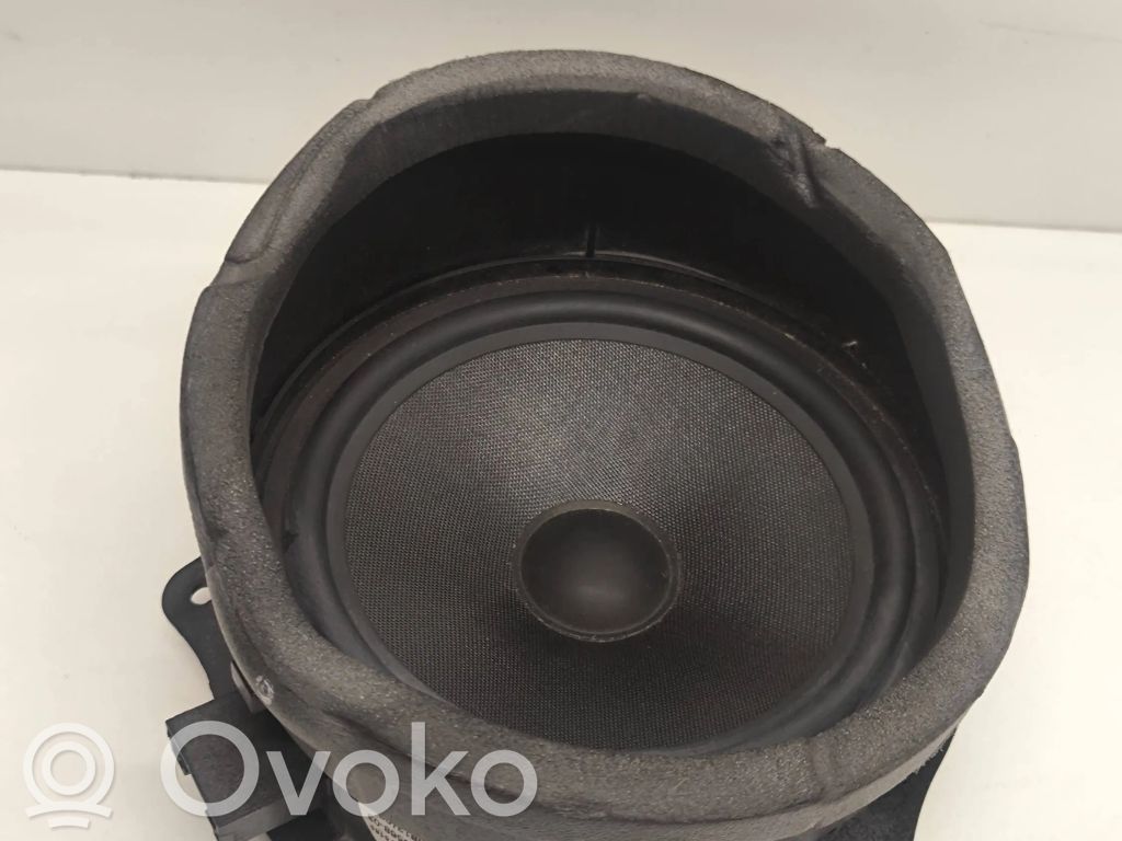 Etuoven kaiutin   8379568,61928910