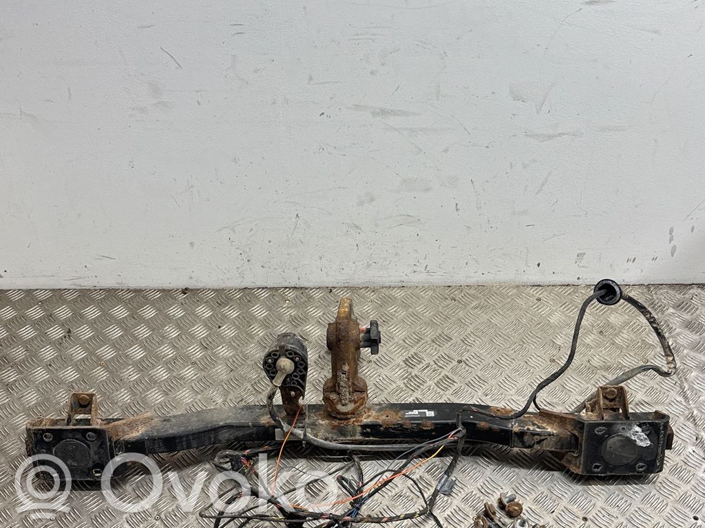 BMW 5 E60 E61 Āķa komplekts 