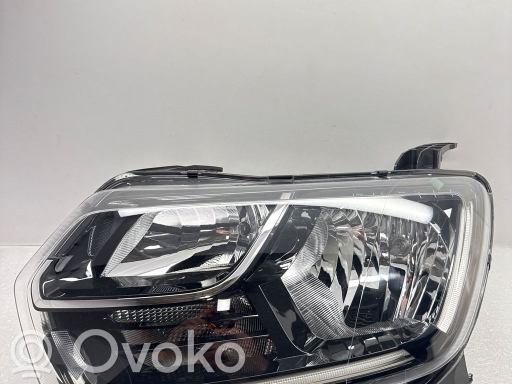 Dacia Duster II Lampa przednia 