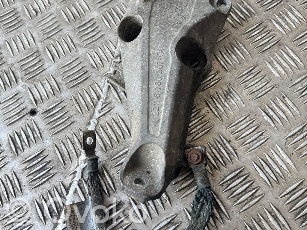 Engine mounting bracket   6760307