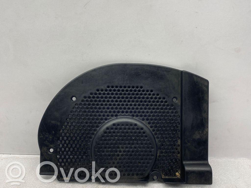BMW 7 E65 E66 Subwoofera reste/apdare 