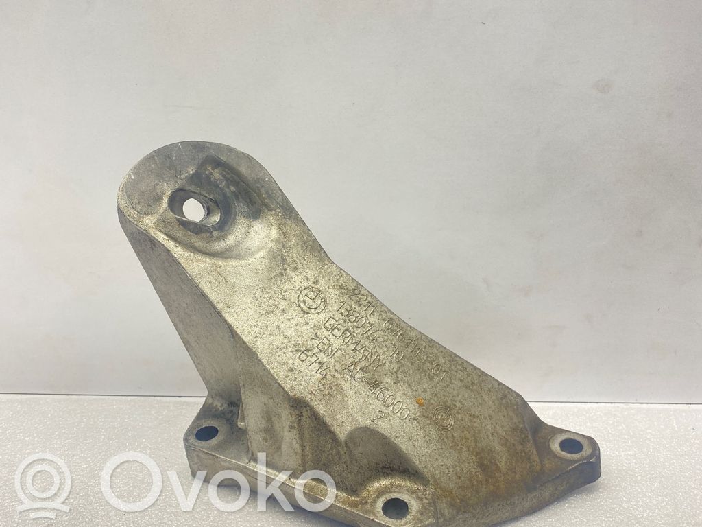 Engine mounting bracket   6761113,9001