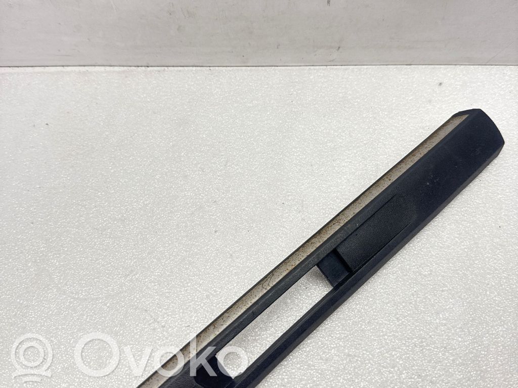 BMW 7 E38 Apdaila sparno (moldingas) 