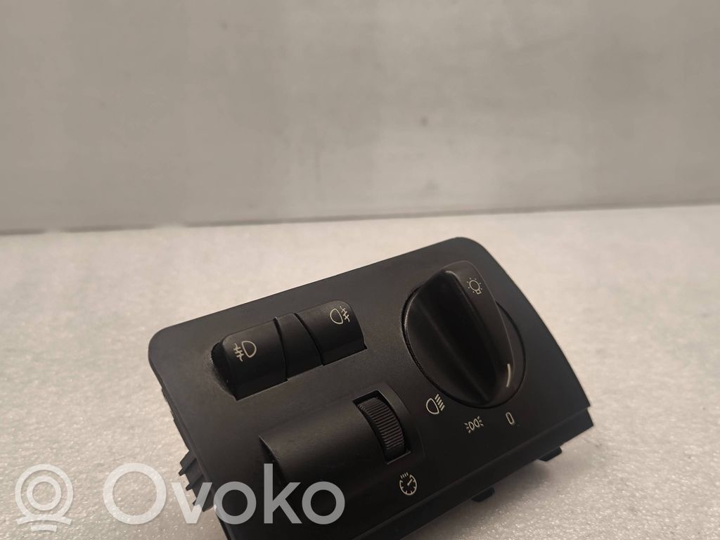 Light switch   8380255,037045051,014003