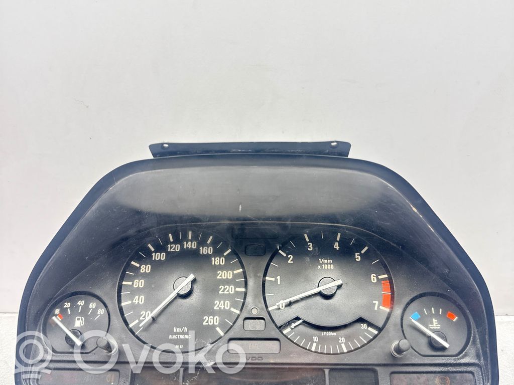 BMW 7 E32 Speedometer (instrument cluster) 