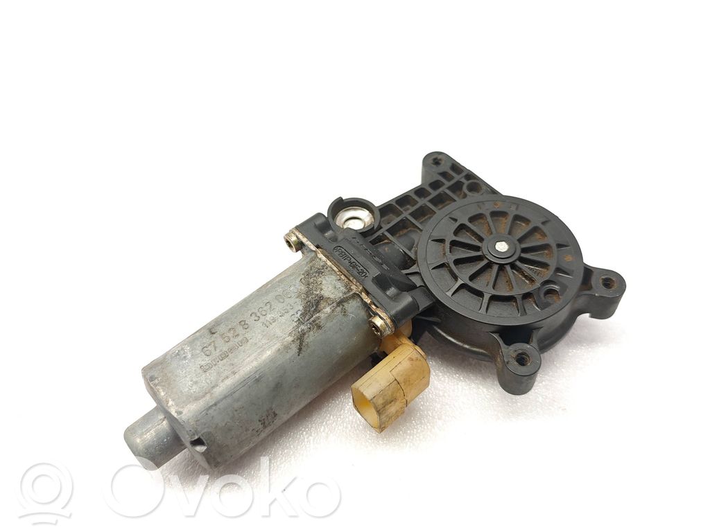 BMW 3 E46 Front door window regulator motor 