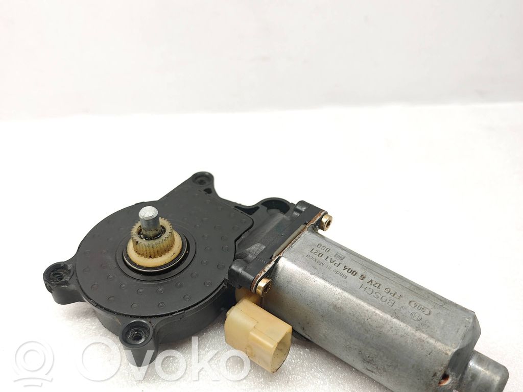 BMW X5 E53 Front door window regulator motor 