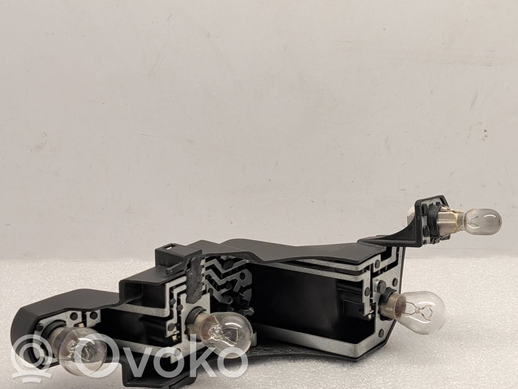 BMW 5 E60 E61 Takavalon polttimon suojan pidike 