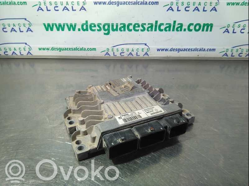 Unidad de control/módulo del motor   8200953545,S122326115,SIEMENS
