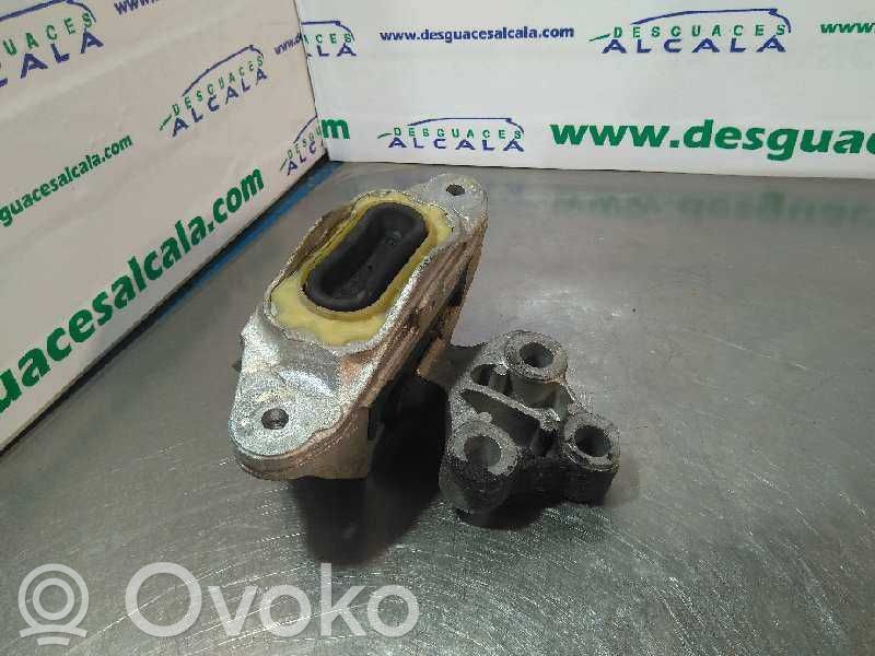 Wspornik / Mocowanie silnika   682064,DISTRIBUCIN