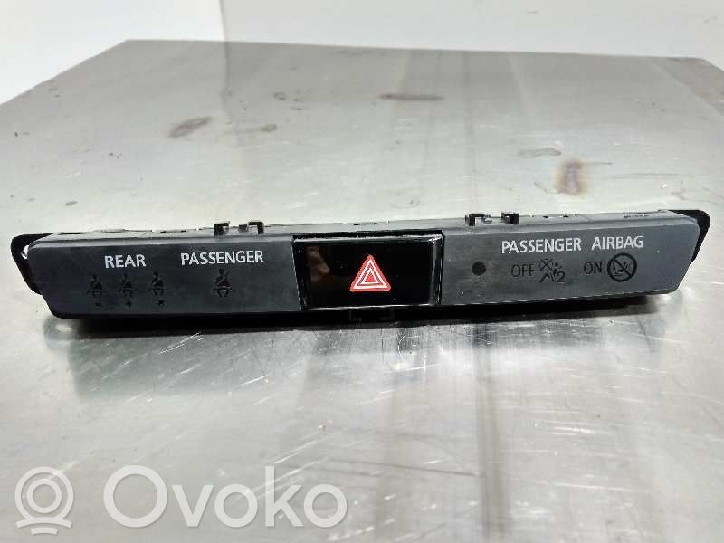 Windscreen/window heater switch   8002C230