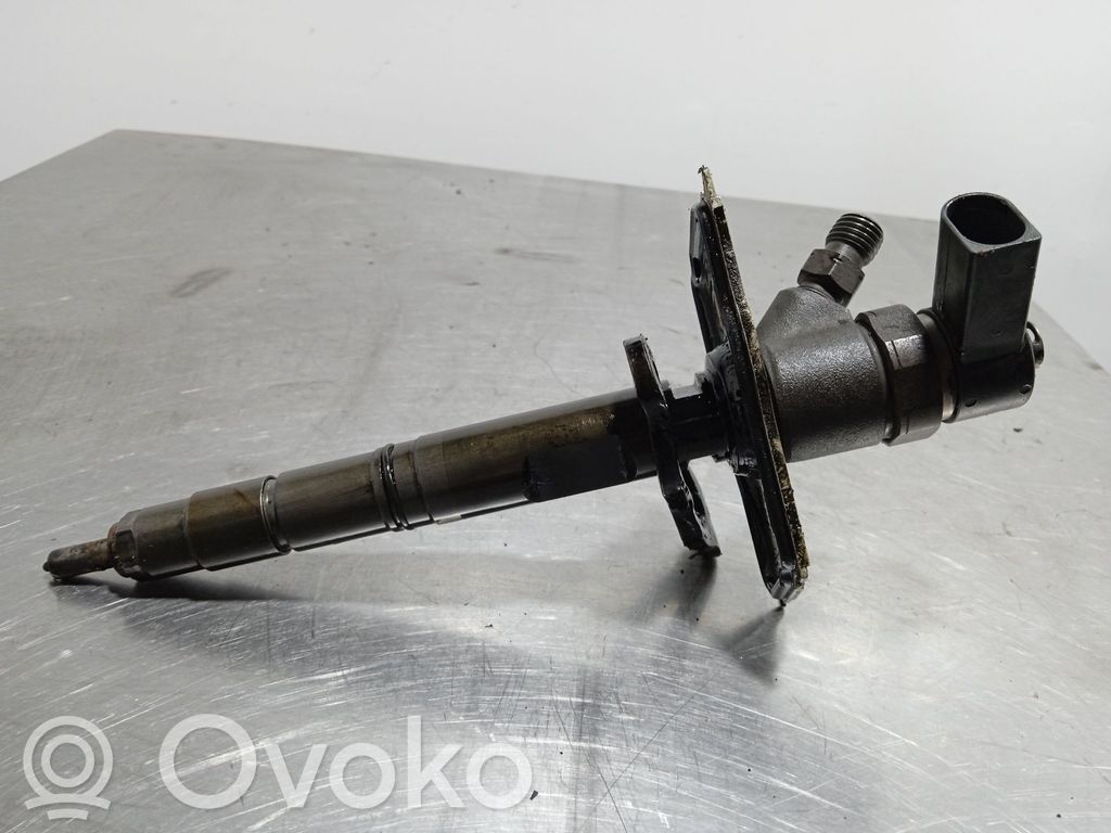 Inyector de combustible   057130277