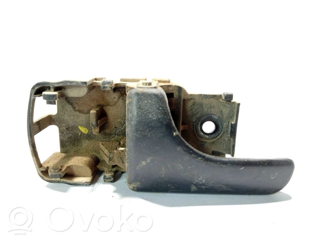 Manecilla interna puerta trasera   806711F210