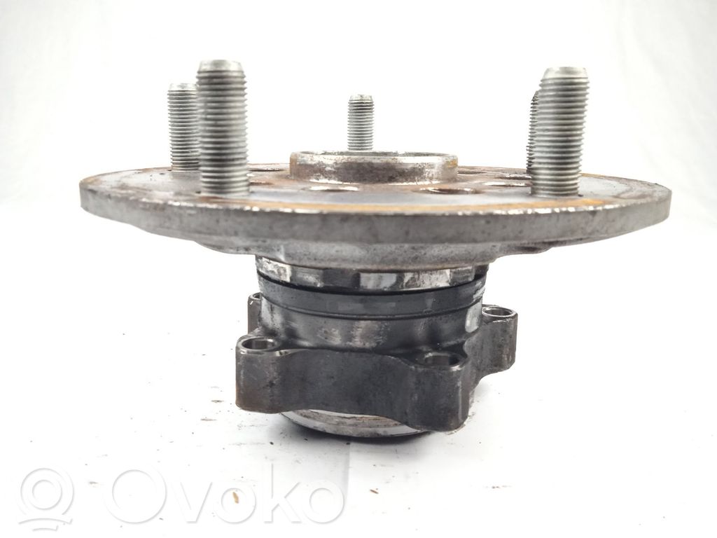 Front wheel hub spindle knuckle