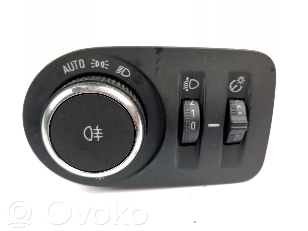 Opel Corsa F Interruptor de control del panel de luces 