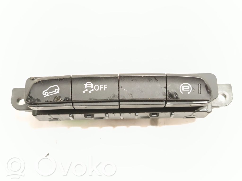 MG ZS Windscreen/window heater switch 