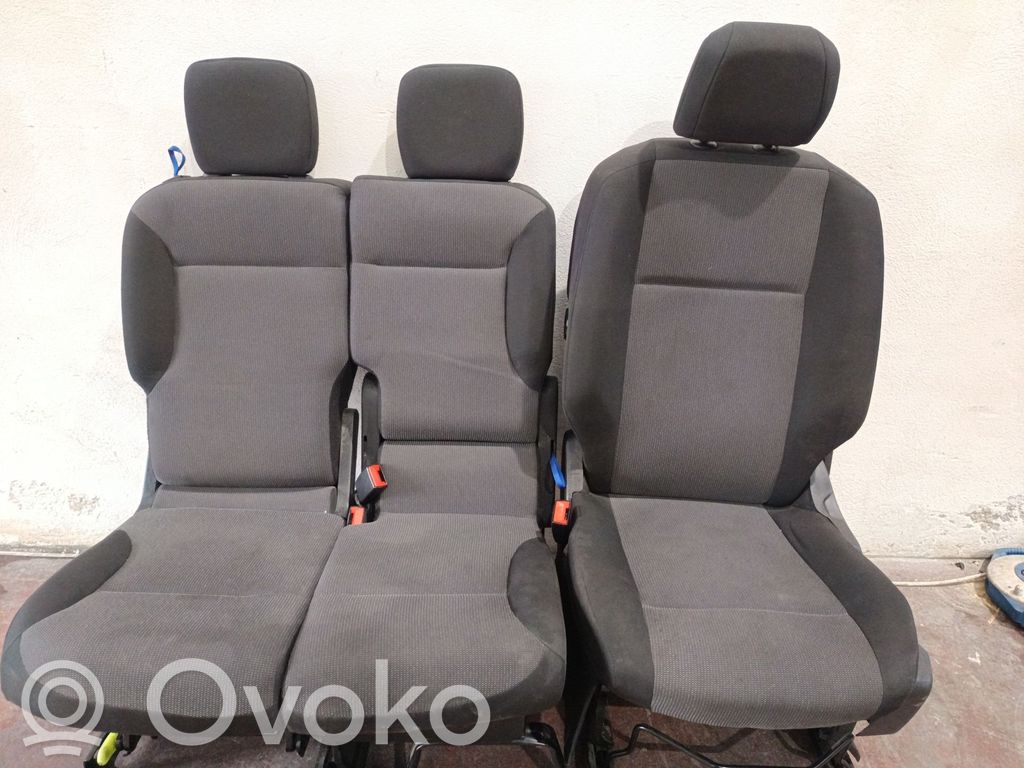 Front passenger seat   3PLAZAS