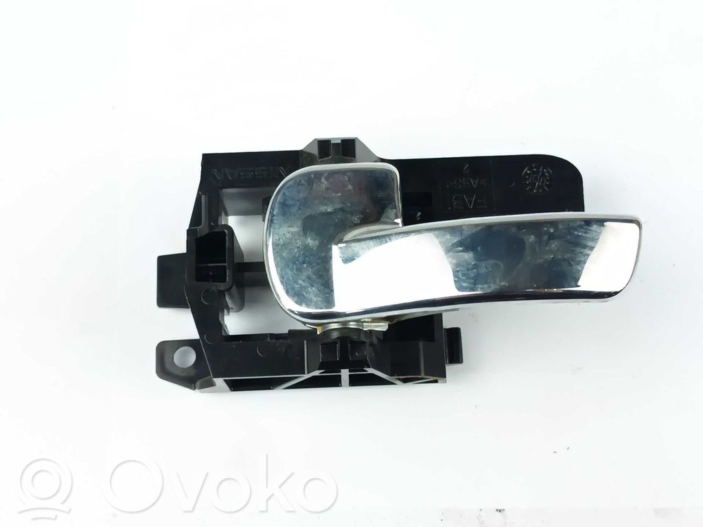 Nissan Qashqai Klamka wewnętrzna drzwi tylnych 