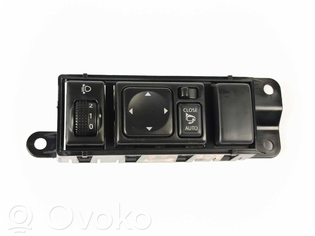 Nissan Juke I F15 Comutator lumini bord 