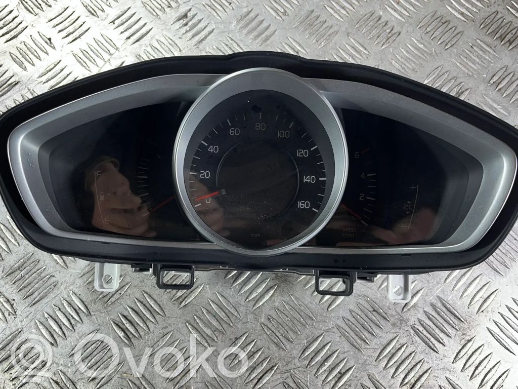 Volvo V40 Speedometer (instrument cluster) 