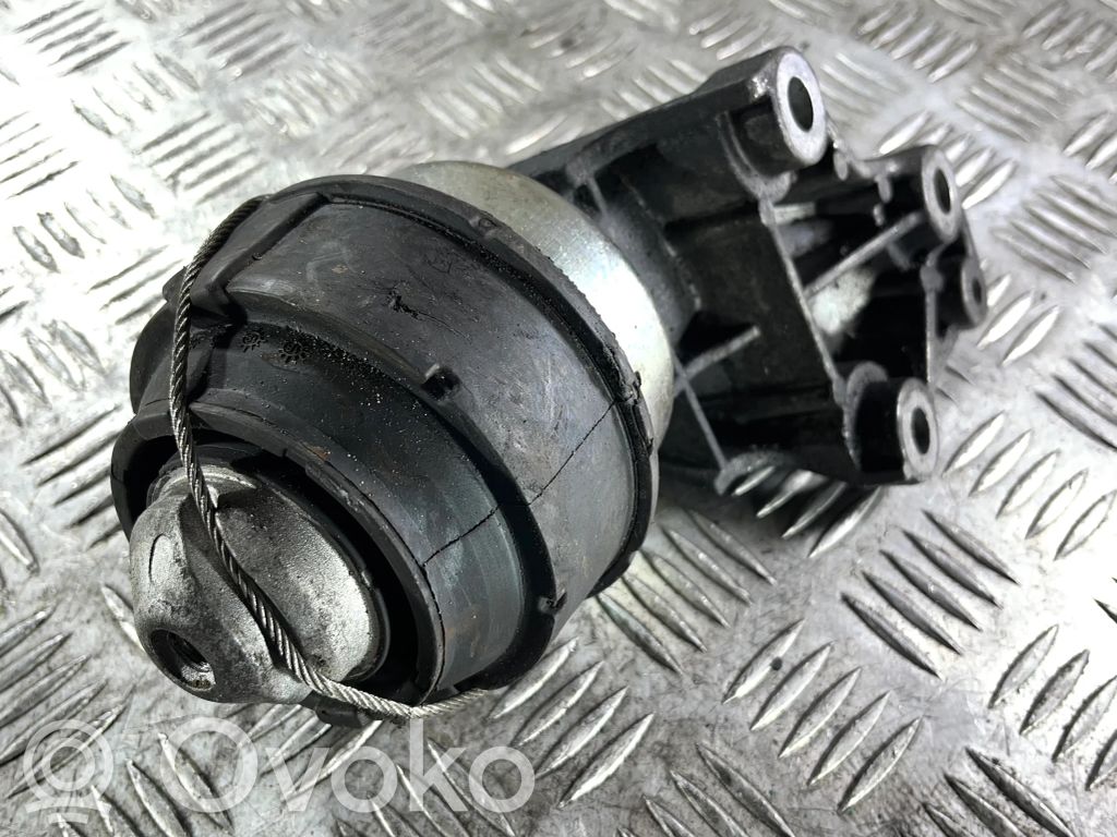 Volvo XC90 Engine mount bracket 