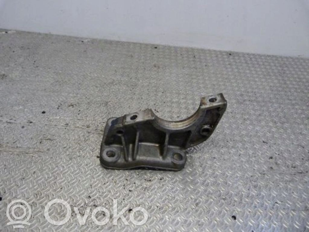 Renault Modus Engine mounting bracket 