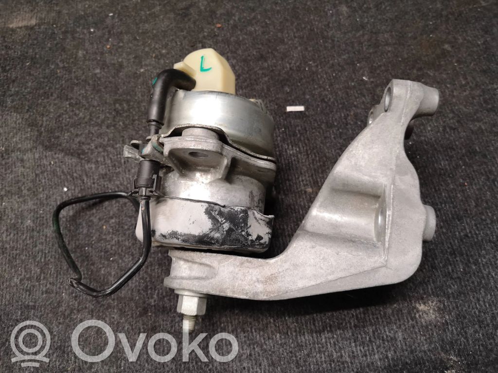 Ford Mustang VI Engine mounting bracket 