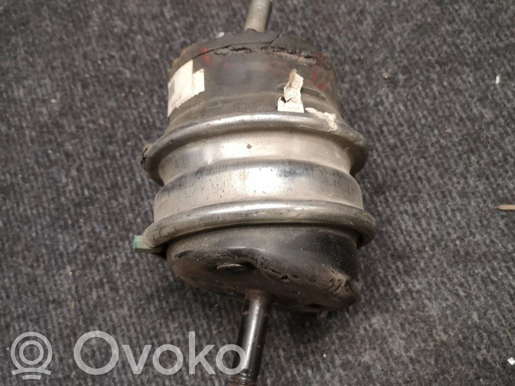 Chevrolet Camaro Engine mount bracket 