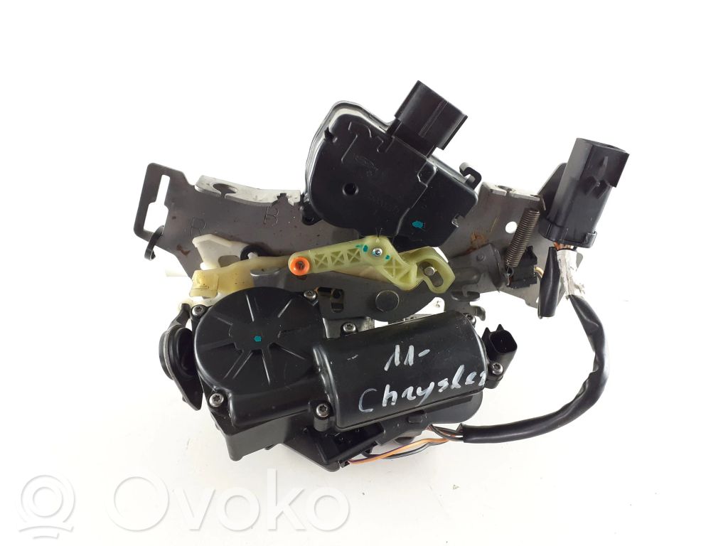 Chrysler Voyager Sliding door lock 