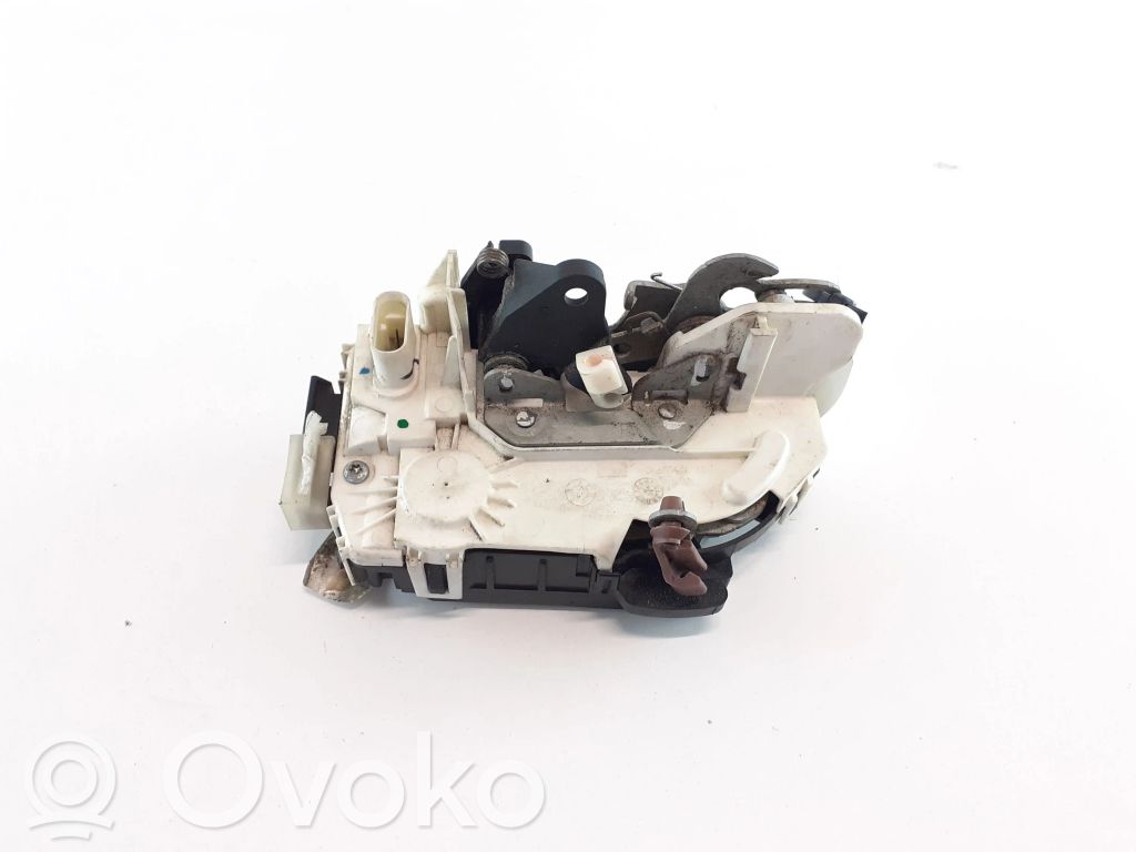 Dodge Caliber Takaoven lukko 