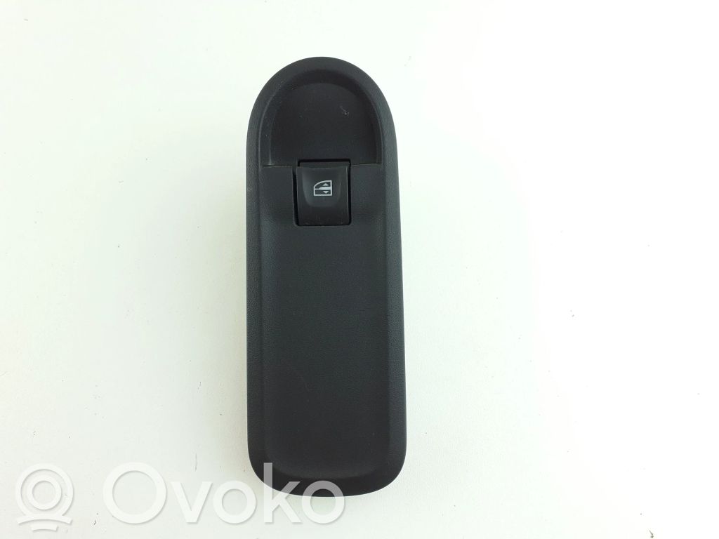 Dacia Duster Electric window control switch 