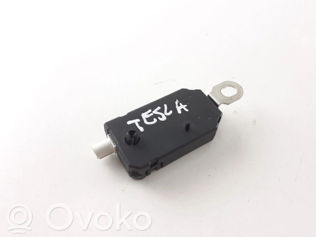 Antenos stiprintuvas   109804600C,109804600,1098046