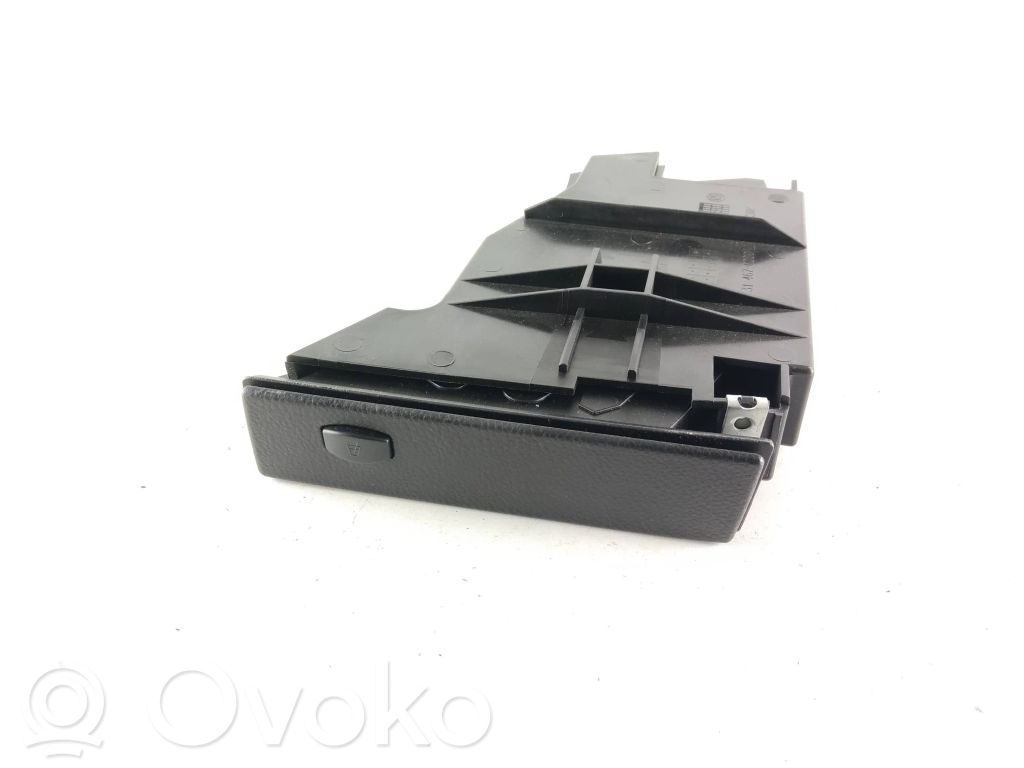 Cup holder   7063165,314300000,15032006