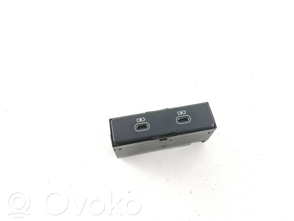 Audi e-tron USB socket connector 
