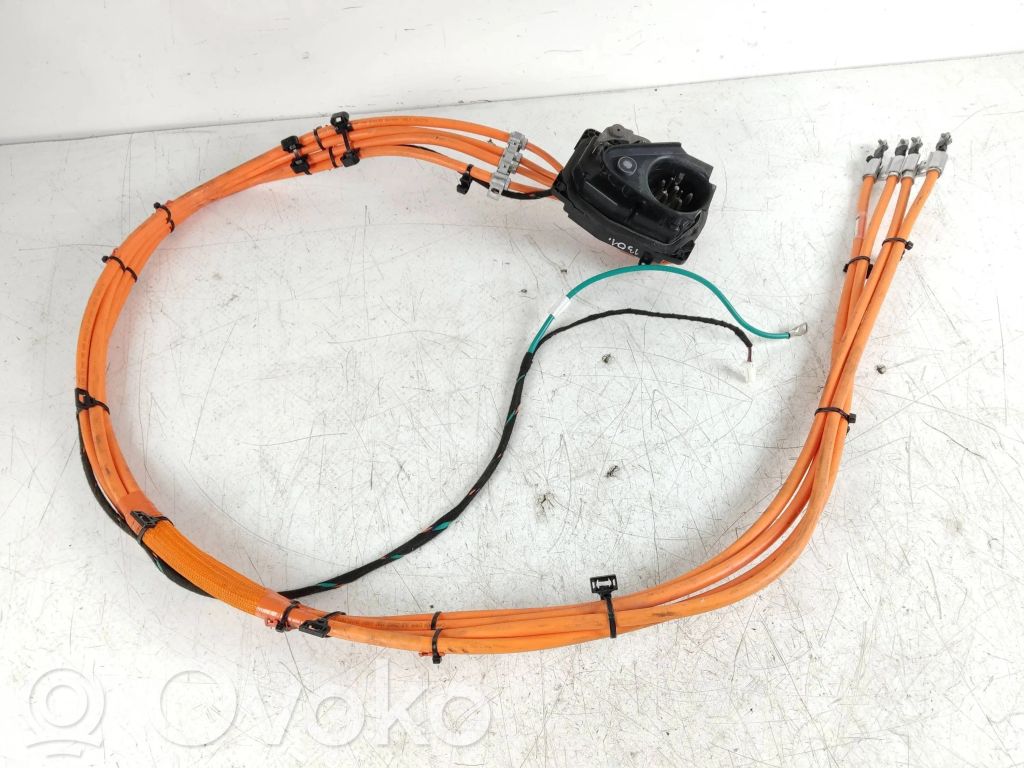 Tesla Model S Sähköauton latauspistoke 