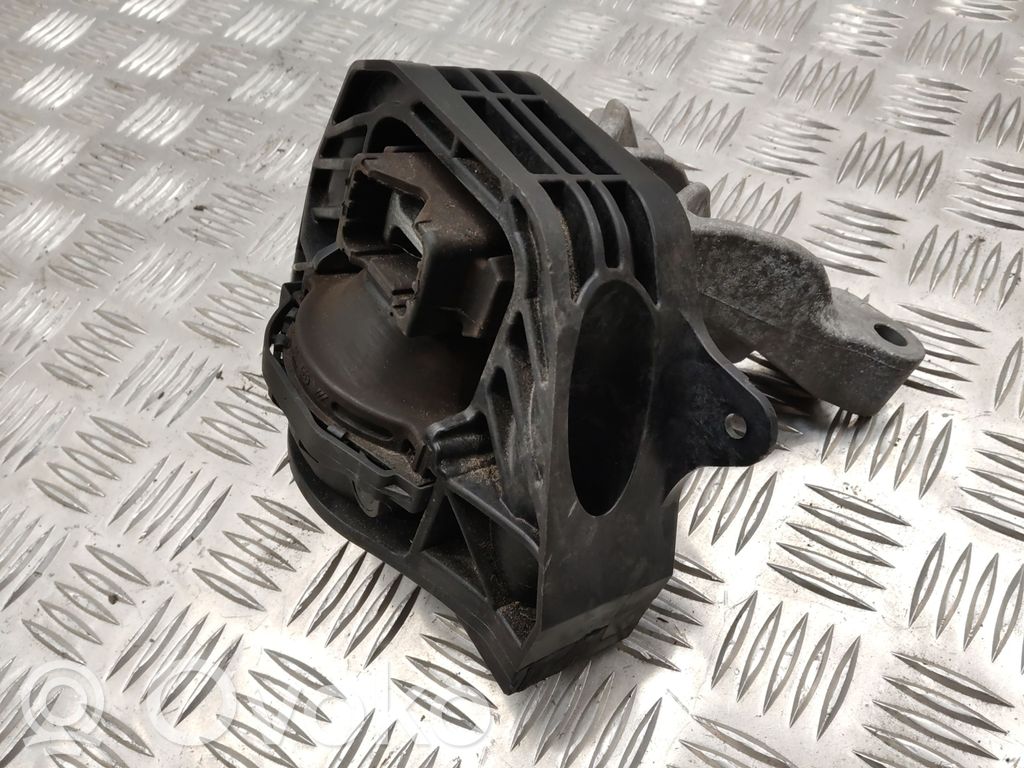 Peugeot 208 II Gearbox mounting bracket 