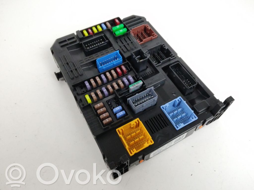Peugeot 208 II Fuse module 