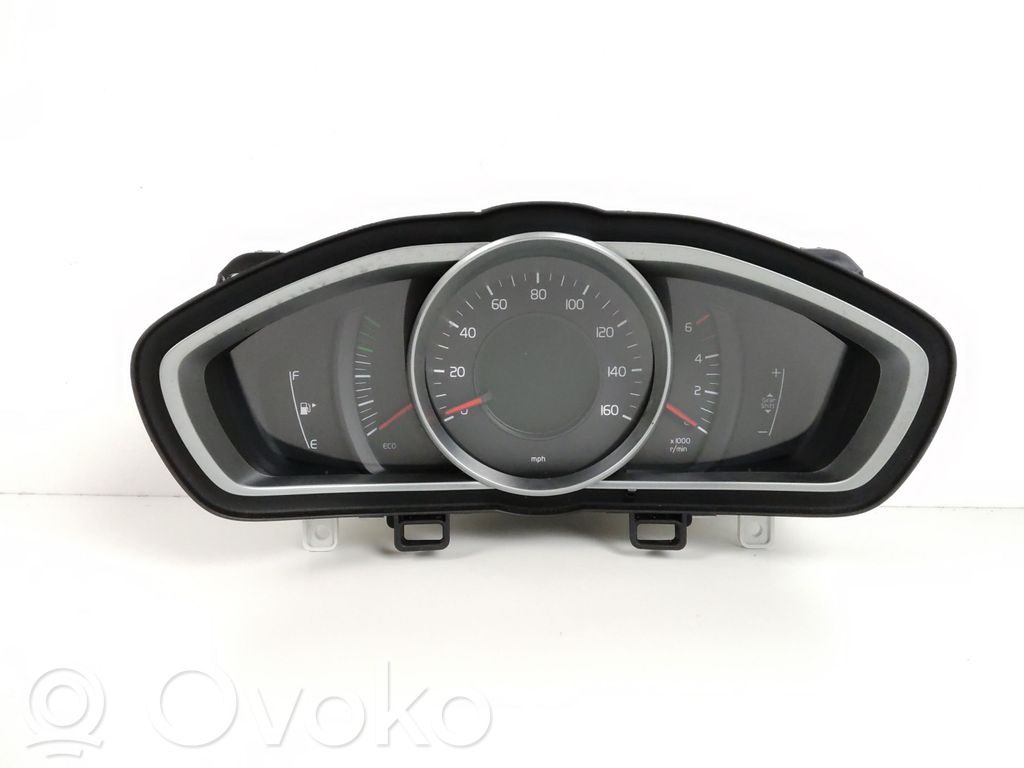 Volvo V40 Speedometer (instrument cluster) 
