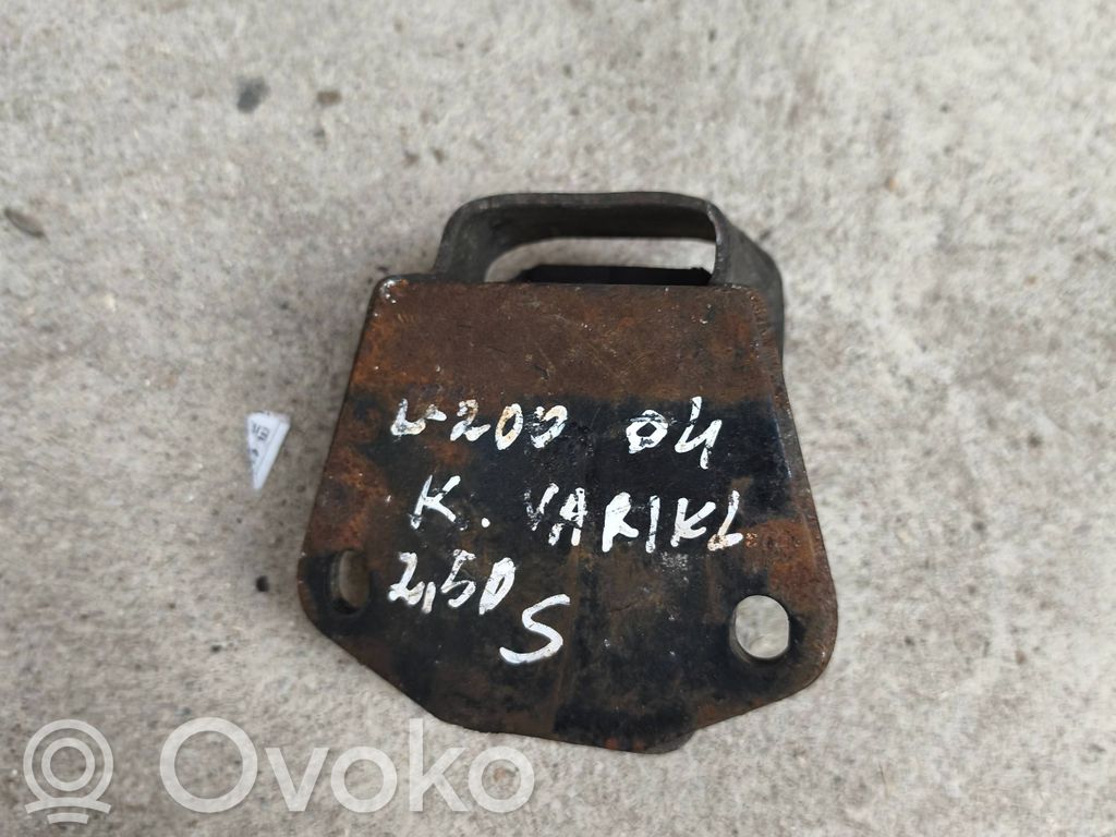 Mitsubishi L200 Engine mount bracket 