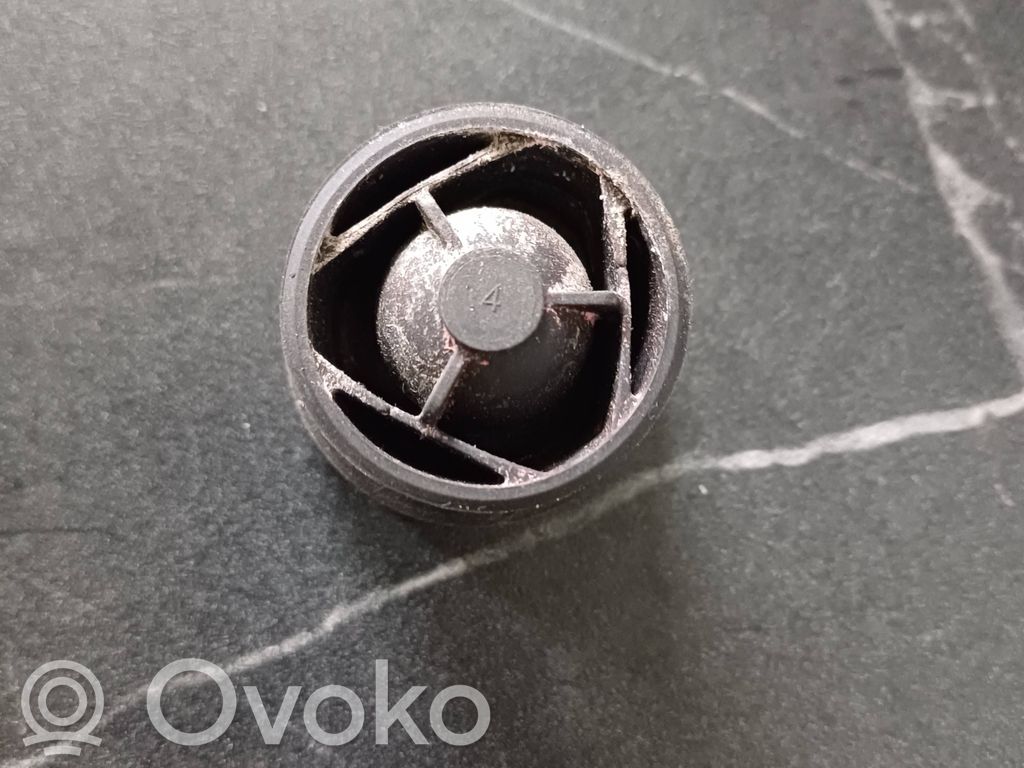 Inne części komory silnika   06A103226
