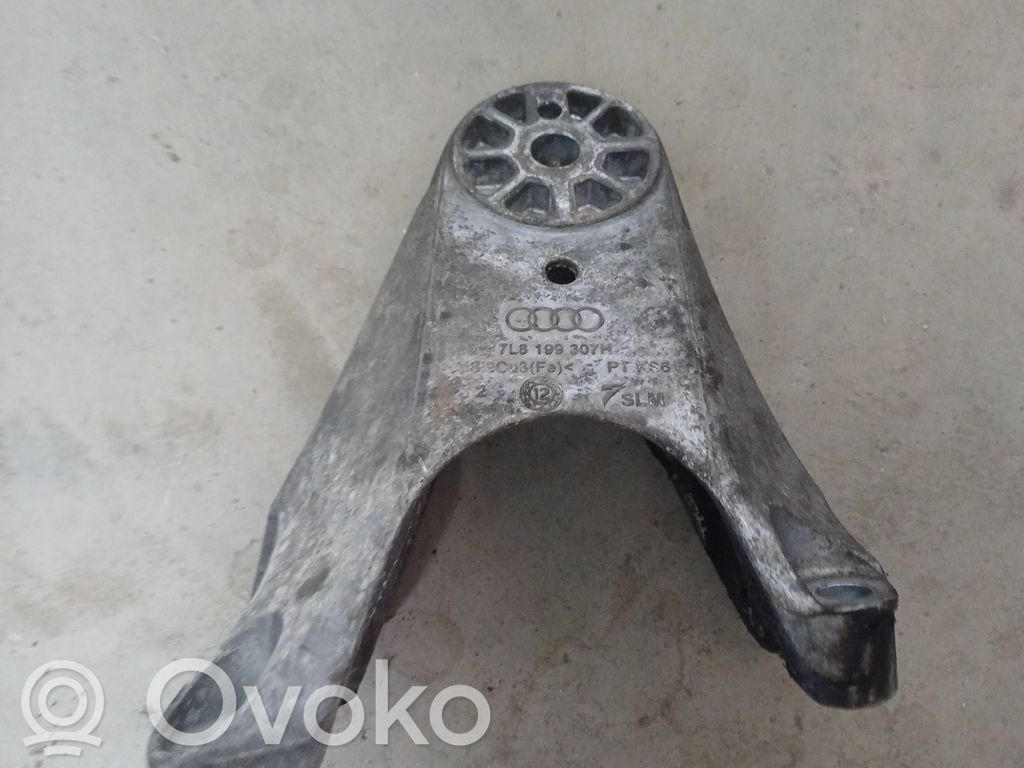 Audi Q7 4L Engine mounting bracket 