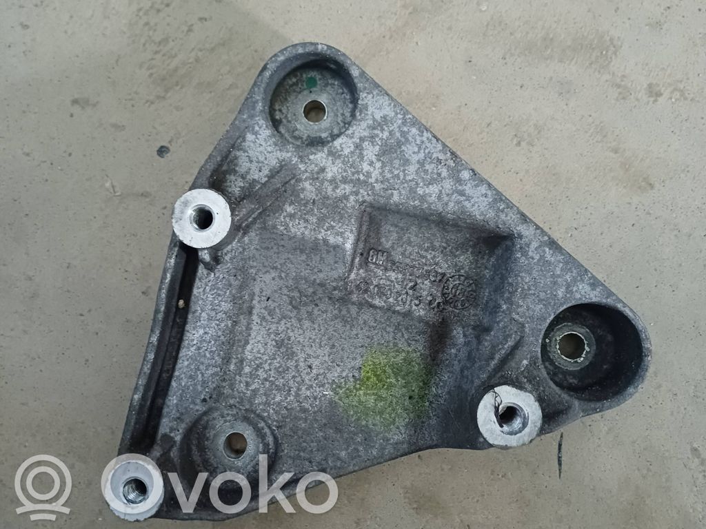 Buick Encore I Engine mounting bracket 