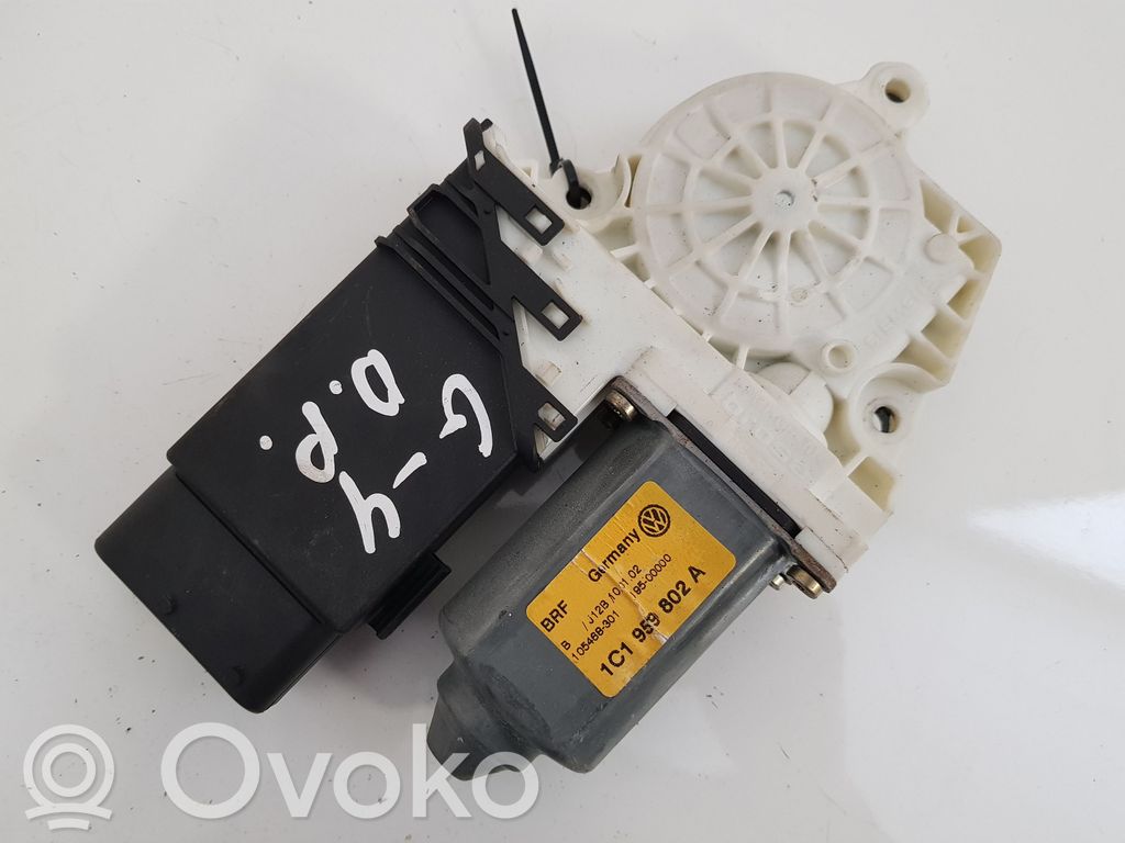 Volkswagen Golf IV Silnik regulatora szyby drzwi przednich 