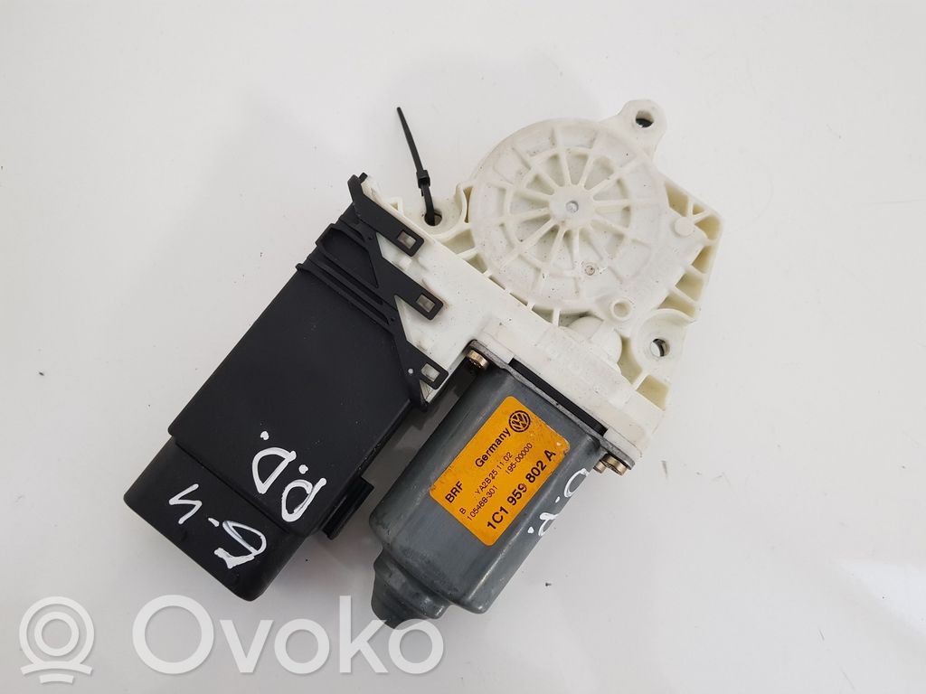 Volkswagen Golf IV Silnik regulatora szyby drzwi przednich 