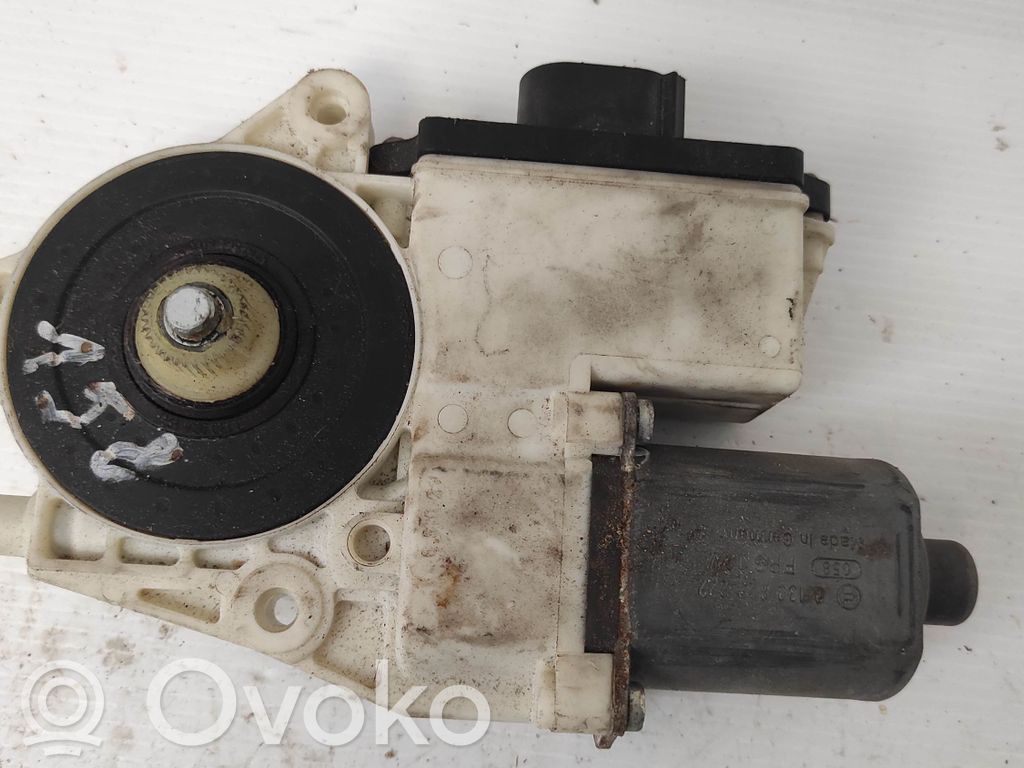 BMW X3 E83 Front door window regulator motor 