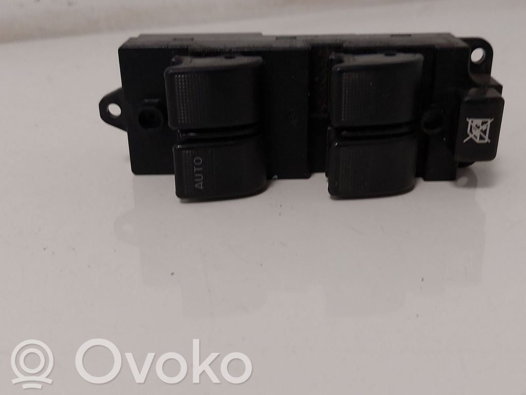 Electric window control switch   C8HD182