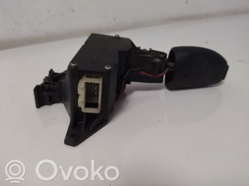 Interruptor de control multifunción   01530101,95VW14K147