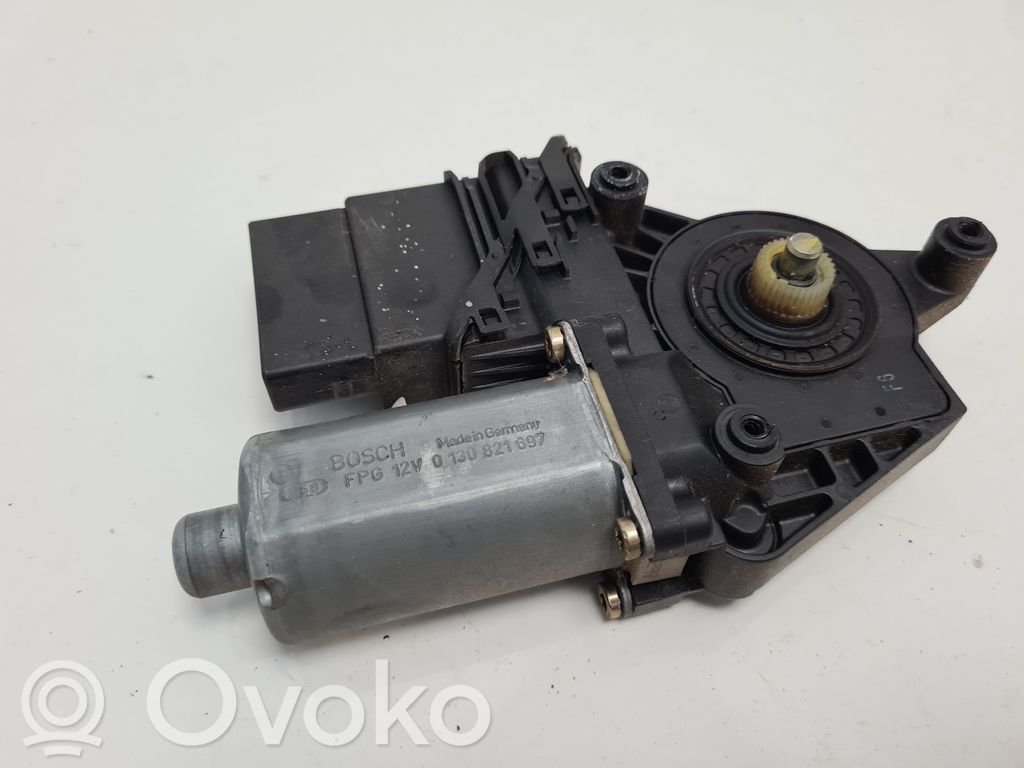 Volkswagen PASSAT B5.5 Silniczek podnoszenia szyby drzwi tylnych 
