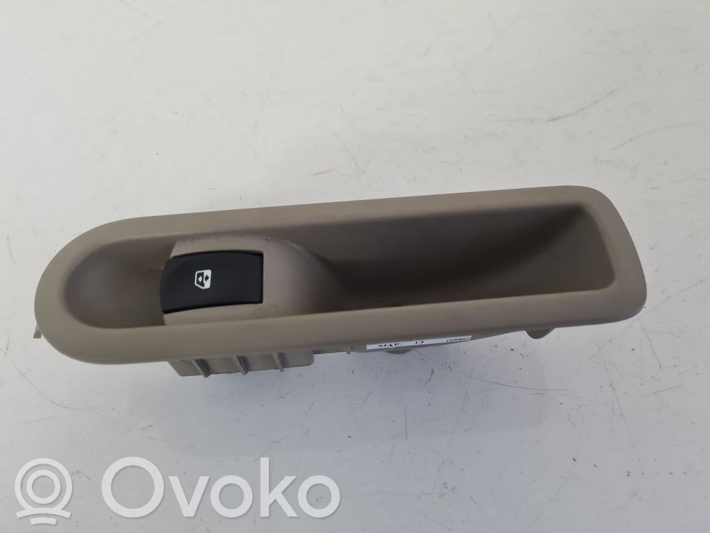 Electric window control switch   8200635069